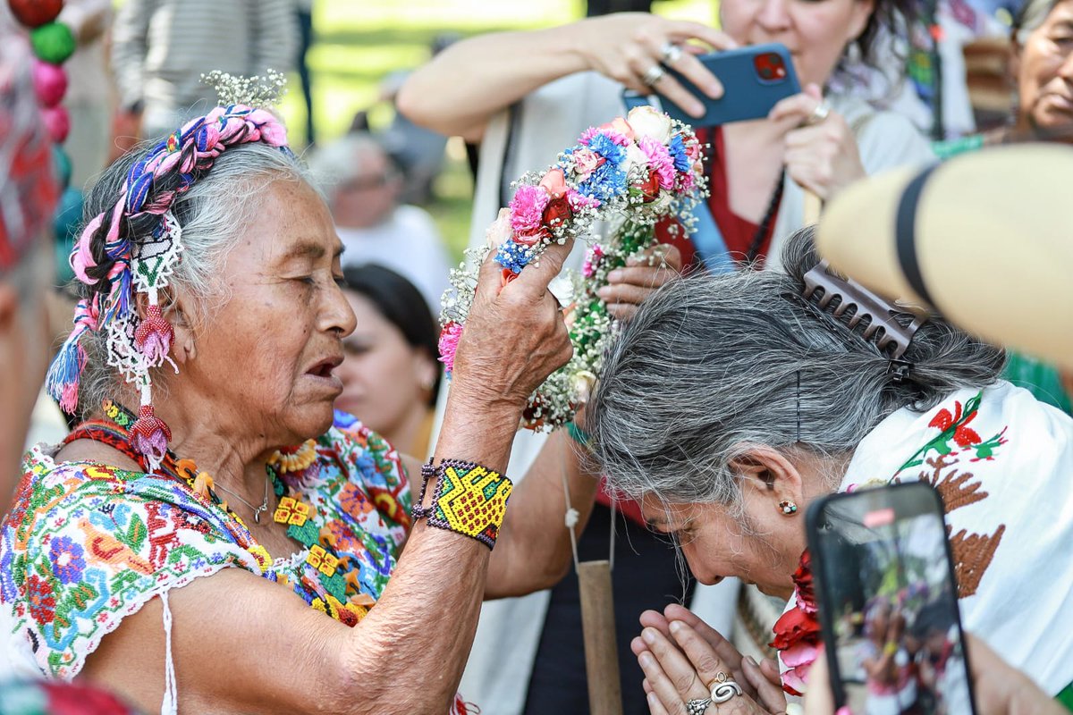 cultura_mx's tweet photo. En @CC_LosPinos, se alzó la voz en defensa de las semillas originarias, con la presencia de la activista @drvandanashiva

🔗 https://t.co/YE3sqfHead https://t.co/PtZcN63AA7