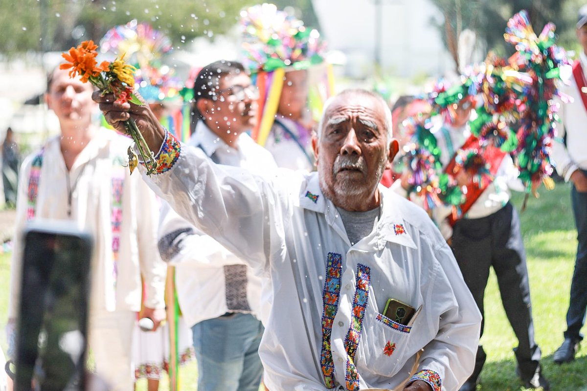 cultura_mx's tweet photo. En @CC_LosPinos, se alzó la voz en defensa de las semillas originarias, con la presencia de la activista @drvandanashiva

🔗 https://t.co/YE3sqfHead https://t.co/PtZcN63AA7