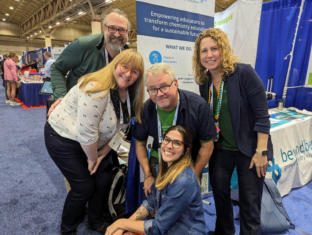 My heroes, united! 🌎🧪 @Amy_Cannon @JohnWarnerOrg @ChemMouse @KozyCanuck Thank you for changing the (and my) world!