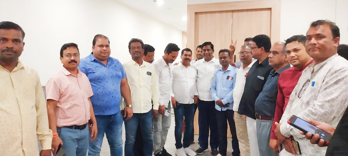 ଭୁବନେଶ୍ୱର ଶଙ୍ଖ ଭବନ ଠାରେ <a href="/bjd_odisha/">Biju Janata Dal</a> ସାଙ୍ଗଠନିକ ସମ୍ପାଦକ <a href="/pranabpdas/">Pranab Prakash Das</a> ଏବଂ ସତ୍ୟବାଦୀ ନିର୍ବାଚନ ମଣ୍ଡଳୀ ବିଧାୟକ <a href="/Uma_Samantaray/">Umakanta Samantaray</a> ଙ୍କ ଉପସ୍ଥିତରେ ପୁରୀ ଜିଲ୍ଲା ସତ୍ୟବାଦୀ ନିର୍ବାଚନ ମଣ୍ଡଳୀ ବିଜୁ ଜନତା ଦଳର ପ୍ରମୁଖ ନେତୃମଣ୍ଡଳୀ ମାନଙ୍କୁ ନେଇ ସାଙ୍ଗଠନିକ ବୈଠକ ଅନୁଷ୍ଠିତ। #BJDDigitalWing #NaveenOdisha