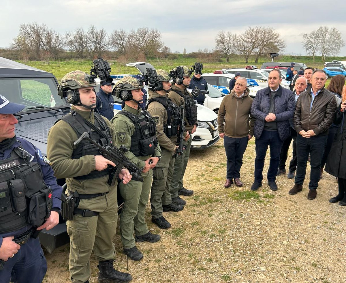 Επίσκεψη στα ελληνοτουρκικά σύνορα στον Έβρο, συνοδεύοντας τις Αντιπροσωπείες των Επιτροπών Ευρωπαϊκών Υποθέσεων των Κοινοβουλίων της Αυστρίας και της Ουγγαρίας. 

Σήμερα, ο Έβρος αποτελεί αδιάβατο Ευρωπαϊκό οχυρό.

#Πλακιωτάκης #Έβρος #Σύνορα #Αυστρία #Ουγγαρία