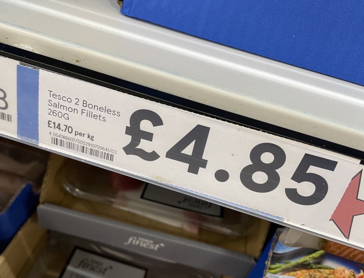 SlimH's tweet photo. ⁦@Tesco⁩ WTF!! same product yet £10 difference per kg. #ripoffbritain https://t.co/sDWXZaWXsx