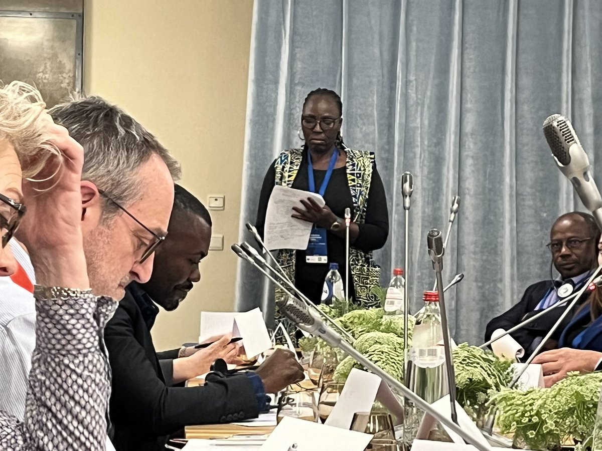 Happening now: @Charter4Change localization round table discussions on consortiums & quality funding for local & national actors: thanks to @hiltonfound @SIDA, The Danish Government, FCDO, Germany government & Belgium government for being present. @Eyokia1 @Charter4Change 👍