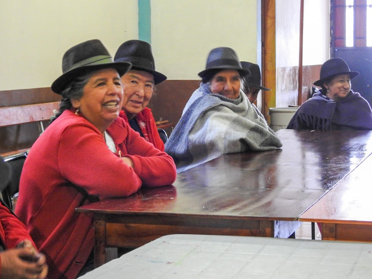 Iniciamos actividades con las personas adultas mayores que forman parte de los diferentes proyectos sociales del GAD Municipal #ElPan en convenio con el #MIES.
Los Adultos Mayores se merecen todo nuestro cariño y afecto, trabajamos por su bienestar y envejecimiento digno.