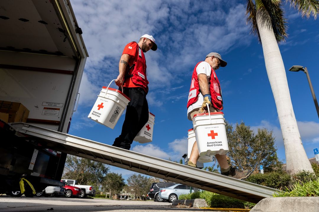⏲️ Just a few hours left to provide 2X the disaster relief thanks to a special $50K match from our generous partner @HiltonGrandVac. Donate today, March 19, before midnight ET to double your impact: redcross.org/GivingDay. #HelpCantWait #HGVServes