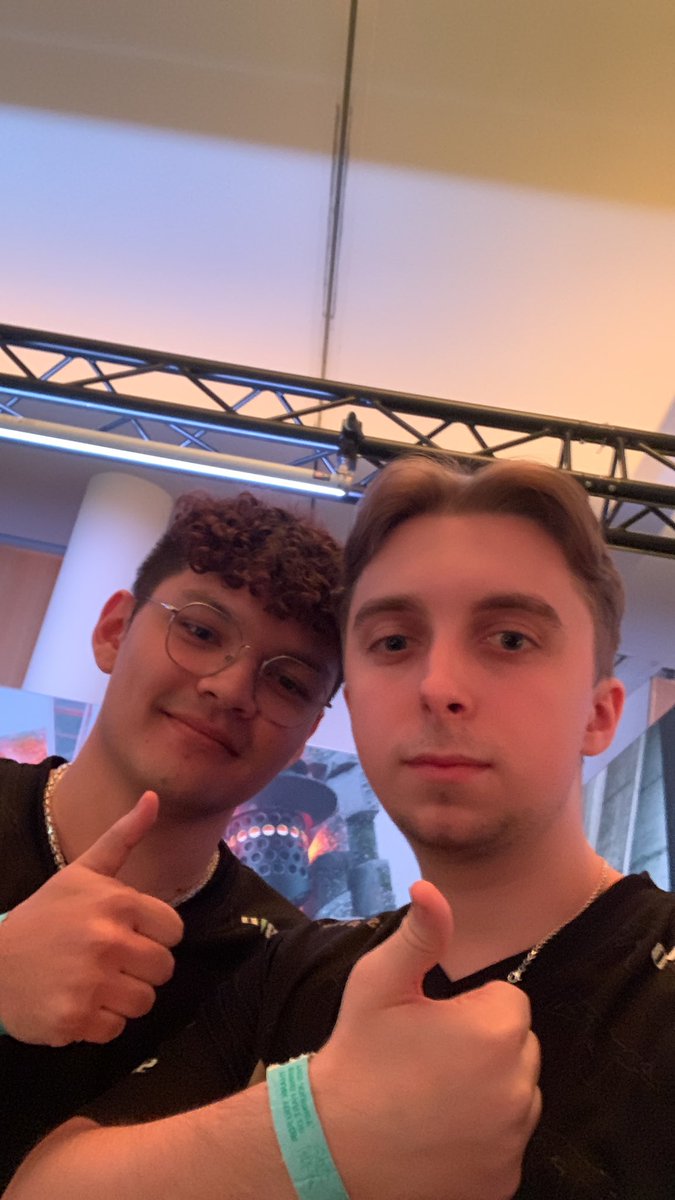 9INE kraghen tweet media