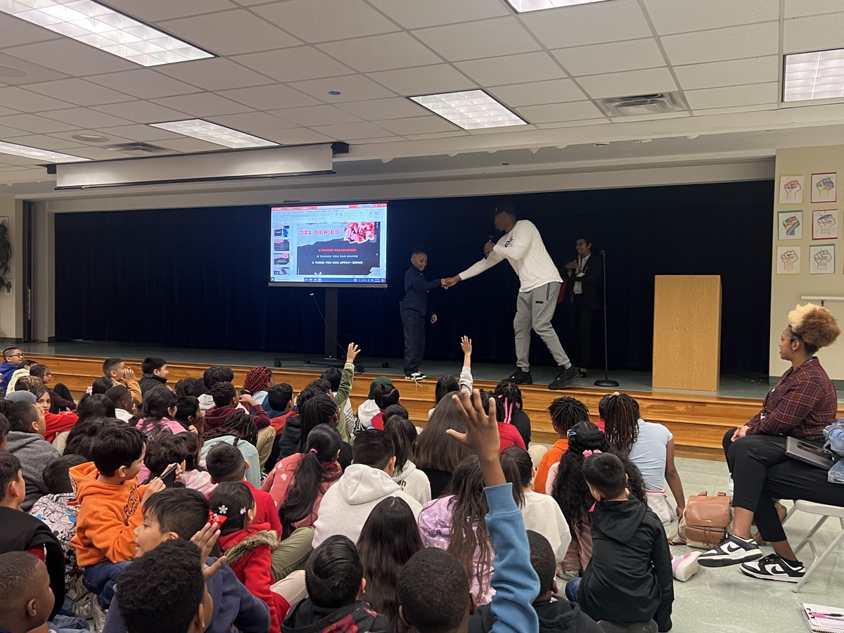 Alief's Own '@FendiSpeaks' dropped by to motivate our Boone Bears! Thank you for sharing how C.O.R.E Principles can lead our students to greatness! 

#AliefProud
#BooneBears
@aliefisd
@marlomolinaro
