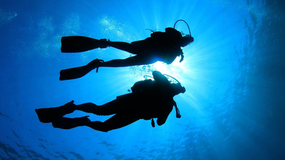 Thinking of heading out for a dive? Check out our 6 simple steps for a safe dive 👇 - Be fit to dive - Check your diving equipment - Plan your dives - Always complete a buddy check - Be spotted - Carry a means of calling for help #SavingLivesAtSea 📷Shutterstock/Rich Carey