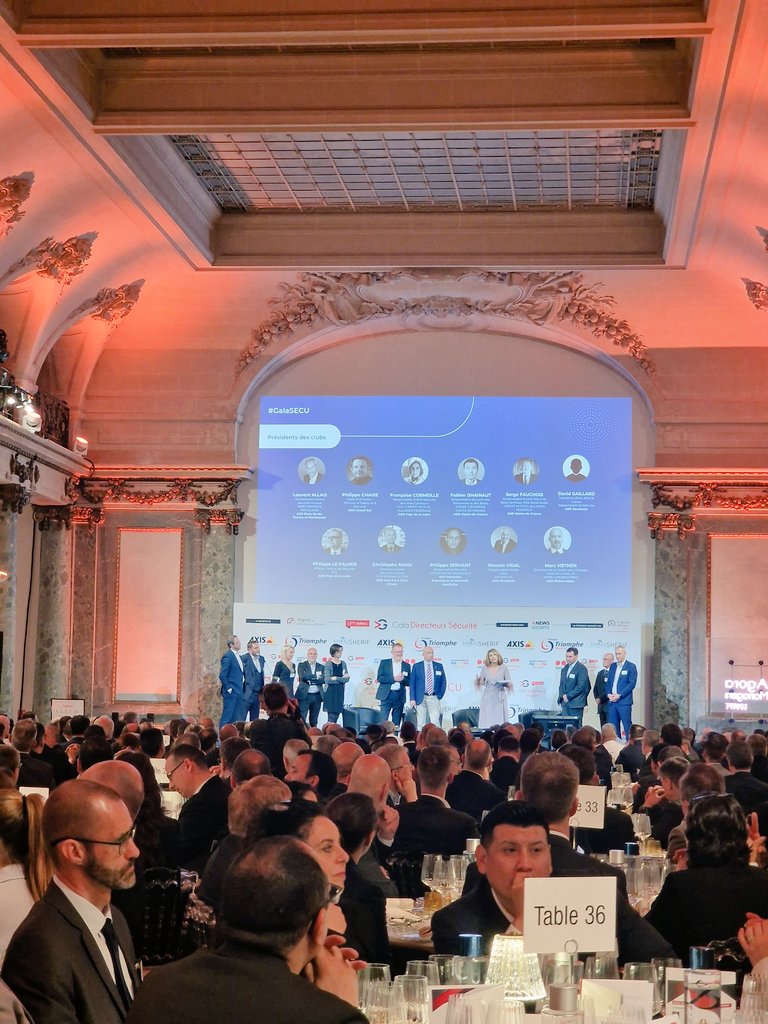 LynxSecu's tweet photo. @VirginieNews nous présente les clubs, 11 exactement, en présence des présidents de ces clubs présents sur tout le territoire.
#reseau #entreaide #fraternite 
#GalaSECU 
@Agora_Managers https://t.co/gjy3J5r9Wl