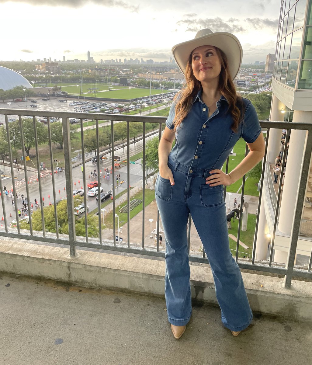 ElyseSmithWX's tweet photo. It was inevitable 🤠 #Rodeooo https://t.co/fsbZ9Kwf8H