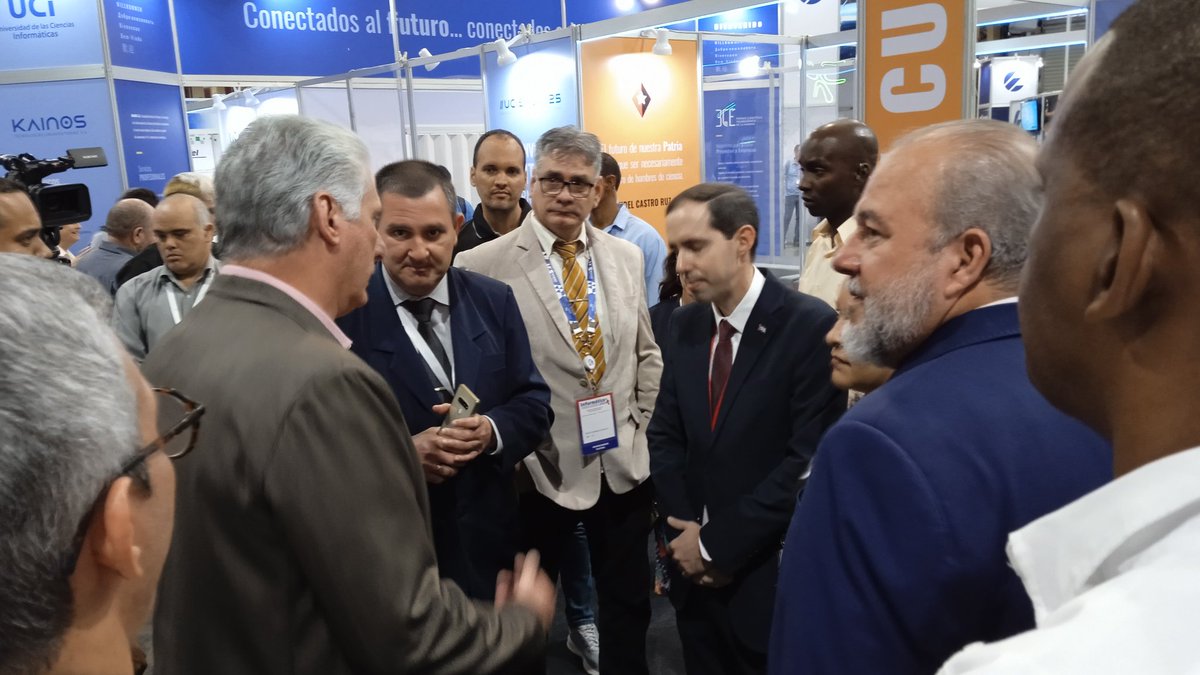 Inaugurada Feria Informática 2024. Presidente <a href="/DiazCanelB/">Miguel Díaz-Canel Bermúdez</a>, Primer Ministro <a href="/MMarreroCruz/">Manuel Marrero Cruz</a>, Viceprimer Ministro <a href="/JorgeLuisPerd20/">Jorge Luis Perdomo 🇨🇺</a> y Ministra <a href="/MayraArevich/">Mayra Arevich Marín 🇨🇺</a> de <a href="/MINCOMCuba/">Ministerio de Comunicaciones Cuba</a> visitan stand del ecosistema <a href="/universidad_uci/">Universidad de las Ciencias Informáticas</a> <a href="/PCTHabana_3CE/">Parque Científico Tecnológico La Habana</a> y <a href="/KAINOSSA/">KAINOS S.A.: Sociedad de Interfaz de la UCI</a> 
#PorUnaSociedadDigital
