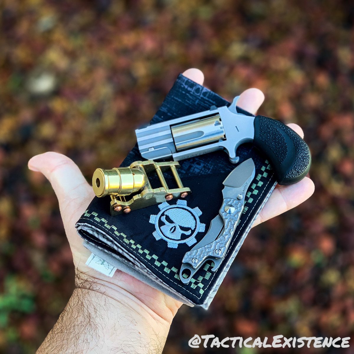 It’s the little things in life! 💥 @northamericanarms #tacticalexistence #shooting #firearms #22 #magnum #revolver #guns #knife #blade #handkerchief #cannon #mini #small #tiny #edc #ccw