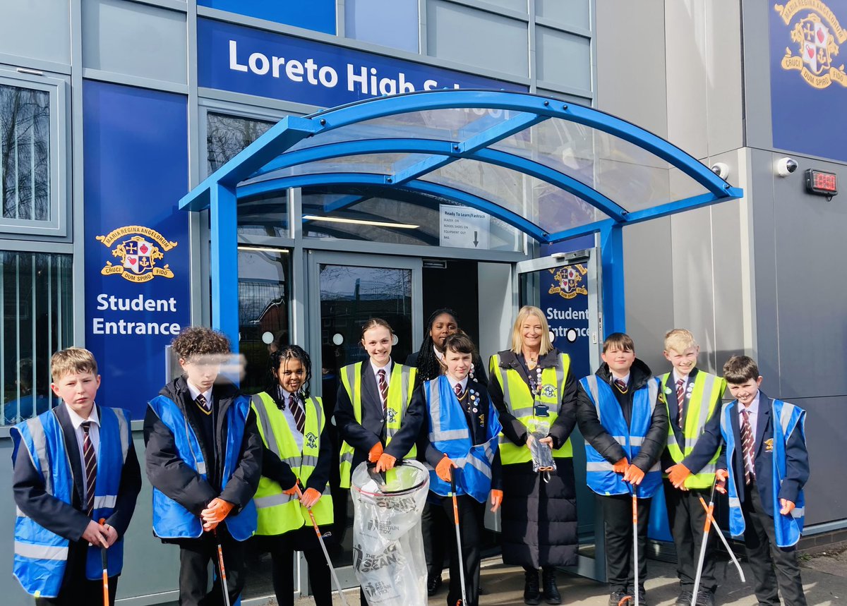 loretocitizens's tweet image. Our @SSCCTY Eco Group had a lovely afternoon (in the sun!) with members of the local community and Councillors @MShiltonGodwin @JoMidge marking the #bigspringcleanup making our local area cleaner &amp;amp; a nicer place to be - Mrs Hughes enjoyed it too! @loretochorlton @KeepBritainTidy
