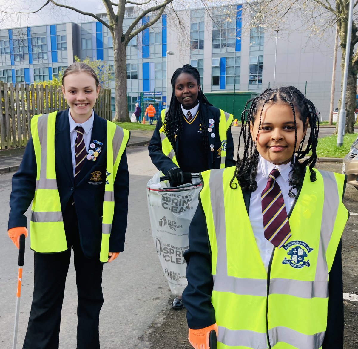 loretocitizens's tweet image. Our @SSCCTY Eco Group had a lovely afternoon (in the sun!) with members of the local community and Councillors @MShiltonGodwin @JoMidge marking the #bigspringcleanup making our local area cleaner &amp;amp; a nicer place to be - Mrs Hughes enjoyed it too! @loretochorlton @KeepBritainTidy