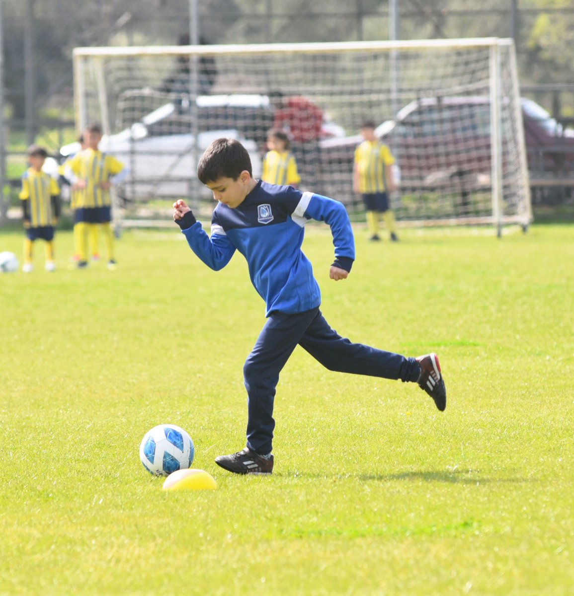 Doğru ve kaliteli bir futbol eğitimiyle çocuklarımızın yanındayız. 📸

#YunusemreBSK ⚽ #Altyapı