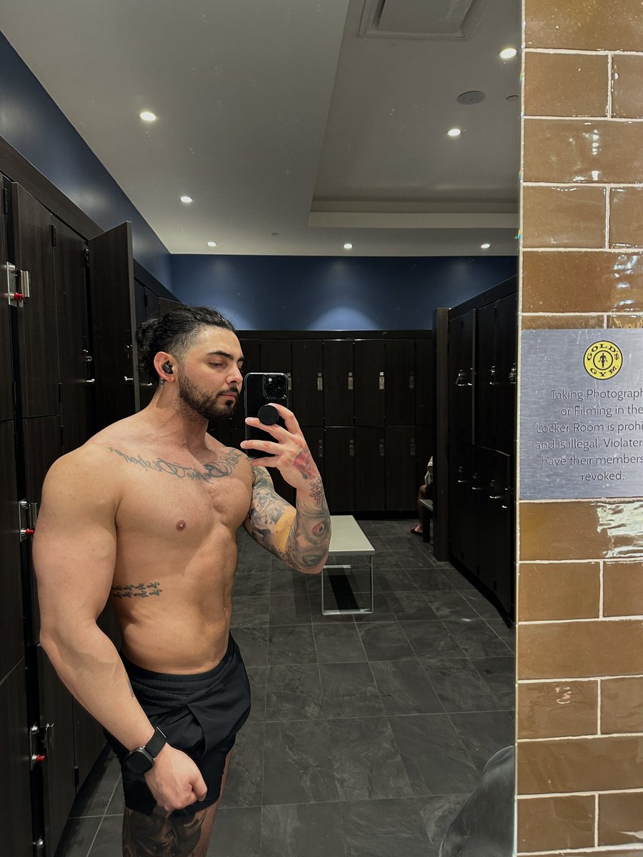 ValleyMerch's tweet photo. Still hate working out https://t.co/TkOIewi5Rk