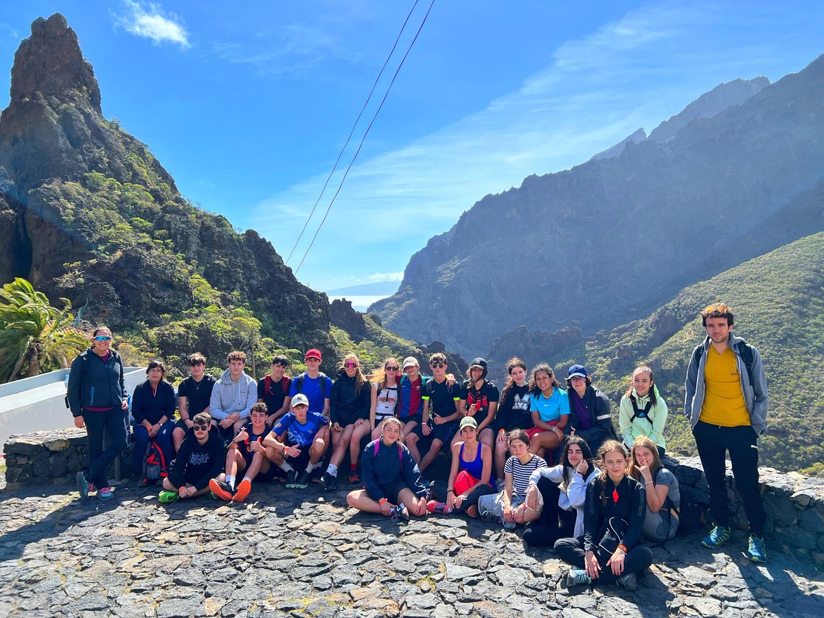 ICirvianum's tweet photo. 🌴 Notícies des de Tenerife! 🌴

Tot i la falta de son, l'alumnat va poder gaudir d’un bany a La Caleta 🏊‍♂️ i observar la flora endèmica de la zona. Avui, han gaudit d’una excursió per Masca fins a Les Portelas amb un paisatge i vistes espectaculars! 🏞️😍

Seguirem informant! 📢 https://t.co/SbjUkv4a55