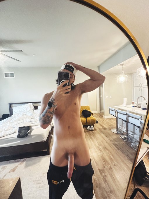 I love wearing the @Pornhub sweatpants… but I love taking them off even more ? https://t.co/VWesxFL9