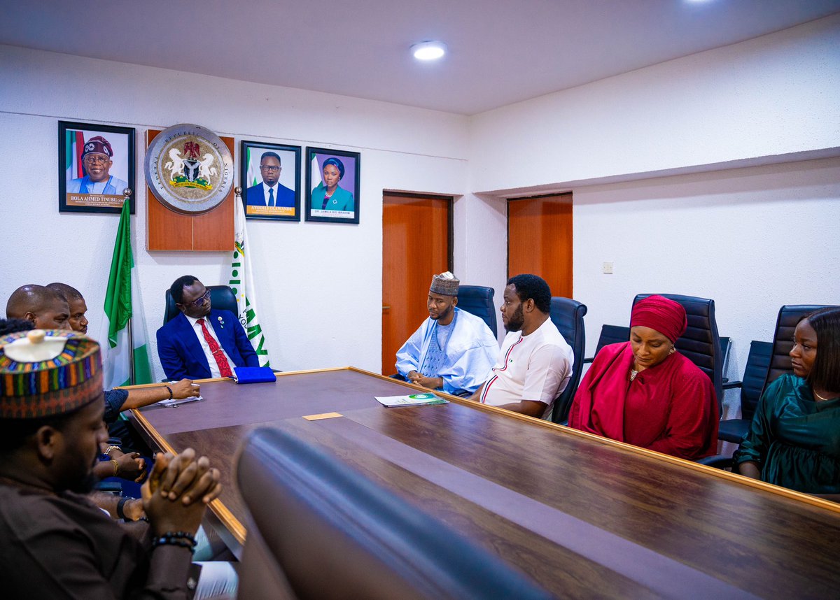 United_Youths's tweet image. Earlier today we had a brief meeting with the Hon.
Minister of Youth at his office, we discussed the challenges our youth face in the country and how we can work together to proper solutions to the challenges... #UNYC