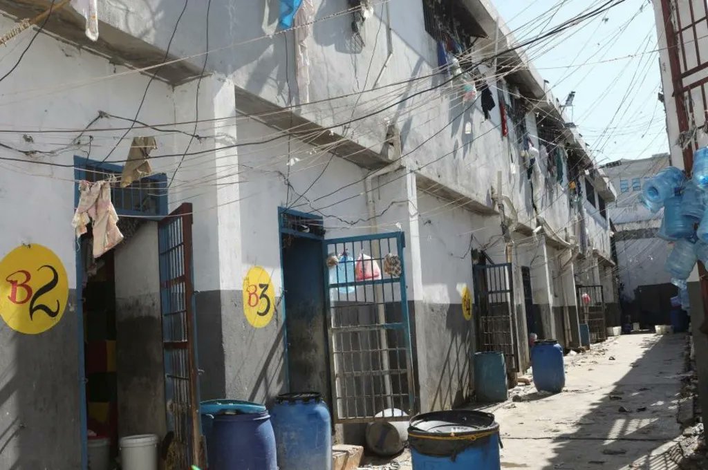 Fun pic of a prison in #haiti that has recently been stormed by #haitiangangs. Maybe they will turn it into an airbnb.