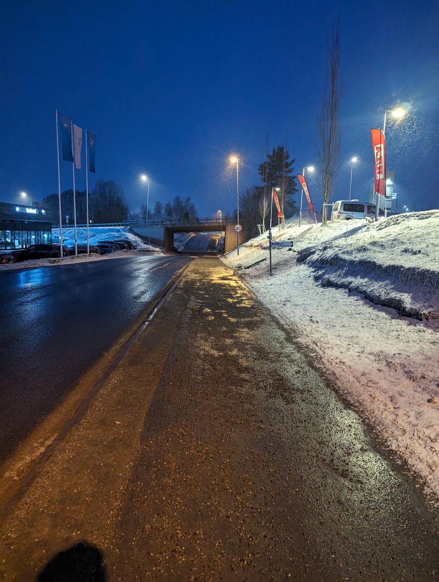 Doramusicana's tweet photo. Snow go away ☃️ the weather Gods need a lot of counseling because they are clearly very confused! #itsspring #byesnow #WeatherUpdate #weathergods #march #streets #town https://t.co/N0NqOgwc8U