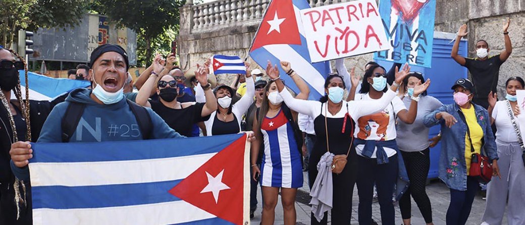 ChadAbrazo's tweet photo. 🇨🇺 | SE TERMINÓ LA MENTIRA. ¡CUBA LIBRE YA!

El bloqueo NO prohíbe que los pescadores en su propio país puedan pescar para alimentarse.
☠️ La dictadura SI.

El bloqueo NO decomisa a los campesinos el alimento que cosechan.
☠️ La dictadura SI.

El bloqueo NO prohíbe a los cubanos emprender negocios libremente.
☠️ La dictadura SI.

El bloqueo NO destruyó la industria azucarera, textilera, zapatera.
☠️ La dictadura SI.

El bloqueo NO es el culpable de que a los cubanos les paguen en pesos y les vendan en dólares.
☠️ La dictadura SI.

El bloqueo NO es el culpable de que encierren a cubanos solo por pensar diferente.
☠️ La dictadura SI.

El bloqueo NO es el responsable por los miles y miles de presos políticos.
☠️ La dictadura SI.

El bloqueo NO es el culpable de que los turistas se hospeden en hoteles de lujo mientras a los cubanos se les caen sus techos.
☠️ La dictadura SI.

El bloqueo NO es el responsable de que los hospitales de Cuba sean asquerosos.
☠️ La dictadura SI.

El bloqueo NO es el culpable de que no haya agua potable en las casas.
☠️ La dictadura SI.

¡La Libertad Avanza en Cuba! ¡Basta de Comunismo!