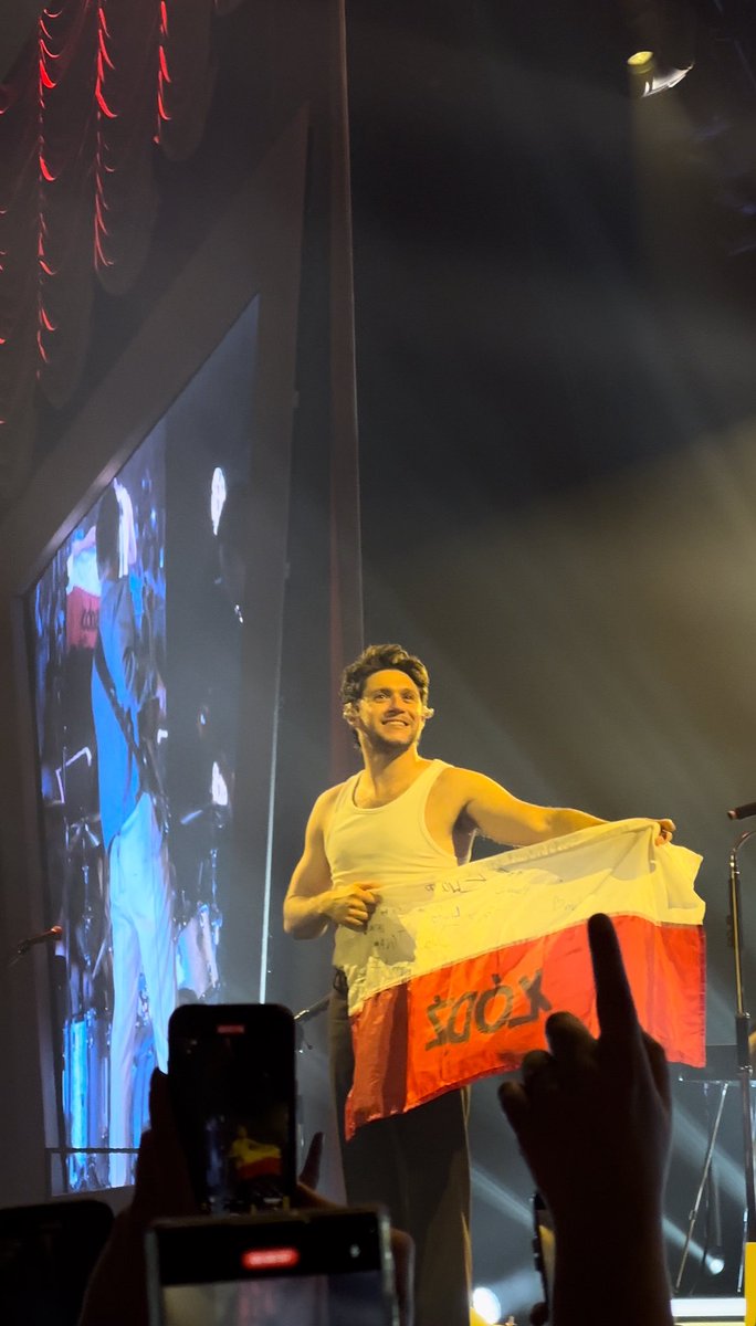 luxvlou's tweet photo. hihi #theshowliveontourłodź #TheShowLiveOnTour2024 https://t.co/9hMYjckFLy