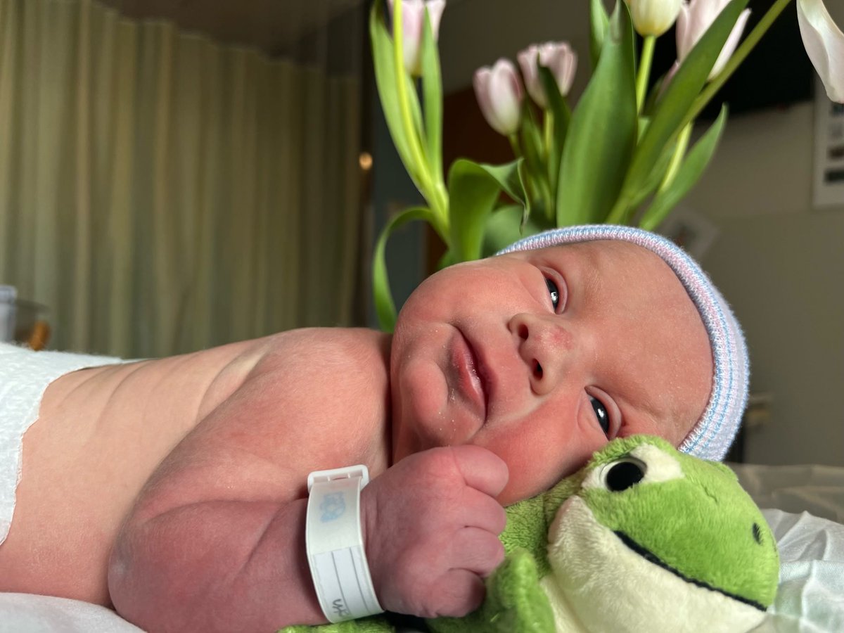 AnnaJaques's tweet image. 🌷👶 Welcoming new beginnings! Today, on the first day of Spring, we celebrate the arrival of a precious baby, the fourth child of parents Liz and Steven to be born at Anna Jaques Hospital. Congratulations and a big welcome to the newest member of our community! 

#SpringBaby