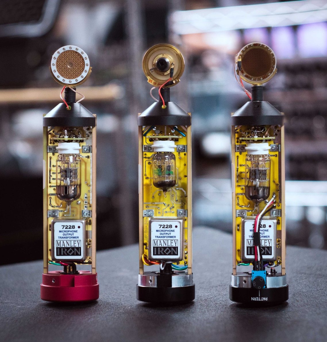 3 pretty maids all in a row. But which Manley reference microphone is which? Drop a comment if you can name them from left to right. May fortune favor the brave…

Click here to cheat: bit.ly/4cgYrqZ 

#manley #manleylabs #tubesrule #musicproduction #microphone