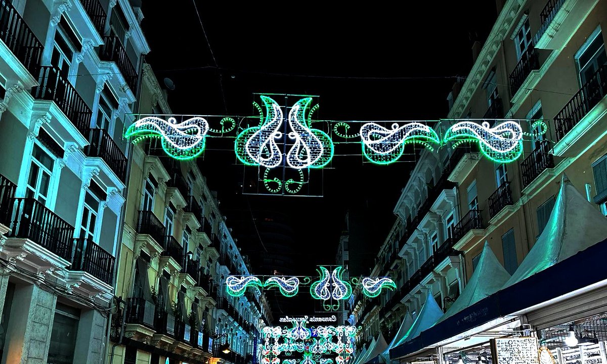 Mr_SanGar93's tweet photo. Falla Convento Jerusalén 
Iluminación instalada por La Fábrica Iluminación, fotos realizadas por @mOrenikkO93. #Fallas #Valencia #iluminaciondefallas #luces #alumbrado #fallaconvento #fallas2024 #convento #fallasvalencia #jerusalen https://t.co/Y77iDtVPov
