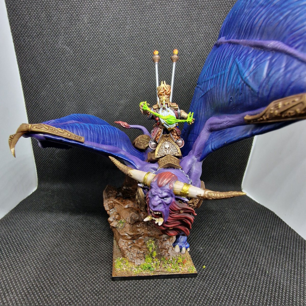 quina2525's tweet photo. Painted up a Sorcerer Prophet on Lammasu. Enjoyed it thoroughly, and a great sculpt from @Lostkingdominis Can't wait to get him on the field! 

#warhammer #warhammertheoldworld #theoldworld #chaosdwarfs #chorfs #lammasu #lostkingdomminis https://t.co/kmCgb3yuff