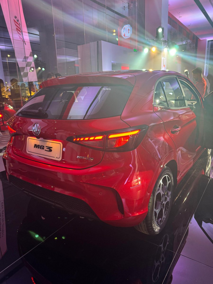 SportMotorMag's tweet image. استعد لتجربة فريدة مع سيارة إم جي 3 الجديدة كليًا والتي تم تدشنها بفرع طريق الملك عبدالعزيز  بجدة. حيث تأتي السيارة بمحرك 1.5 لتر وبقوة 109 احصنة وعزم دوران 142 نيوتن-متر 
#MG3 
#جياد_الحديثة 
#سبور_موتور
@MGMotorSaudi