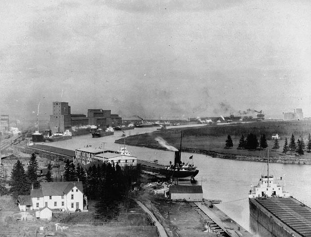 From the 1880s to the 1980s almost all the grain grown on the prairies passed through Thunder Bay, Ontario. Read about Grain Transshipment at the Lakehead #NationalHistoricEvent in This Week in #History: parks.canada.ca/culture/cseh-t…