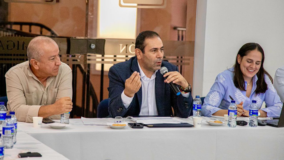 ANDI_Santander's tweet photo. #HOY| Llevamos a cabo nuestra Junta Directiva ampliada en la que de la mano de @GobdeSantander @GralJuvenalDiaz charlamos sobre la priorización de la sostenibilidad, el turismo y la internacionalización de #Santander 
Un espacio de diálogo unificado para construir #MásPaís https://t.co/rPFTQQegAa