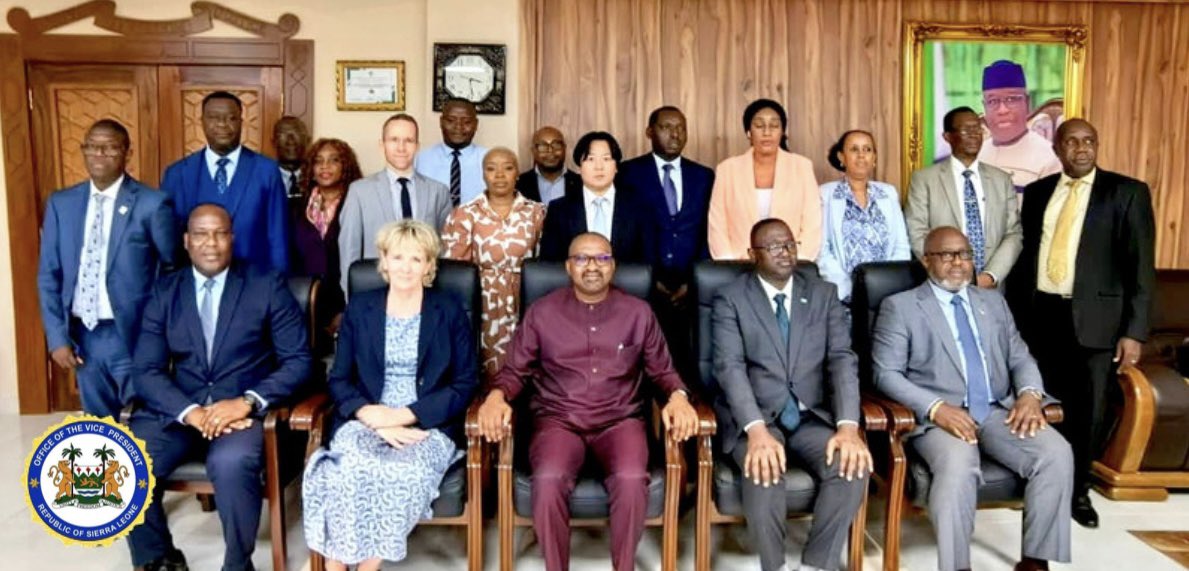 I met with the executive directors of the @AfDB_Group during their consultative trip to Sierra Leone. We discussed the vision and policy actions of the government, particularly our interventions in the social sector and efforts to unleash the potentials of the productive