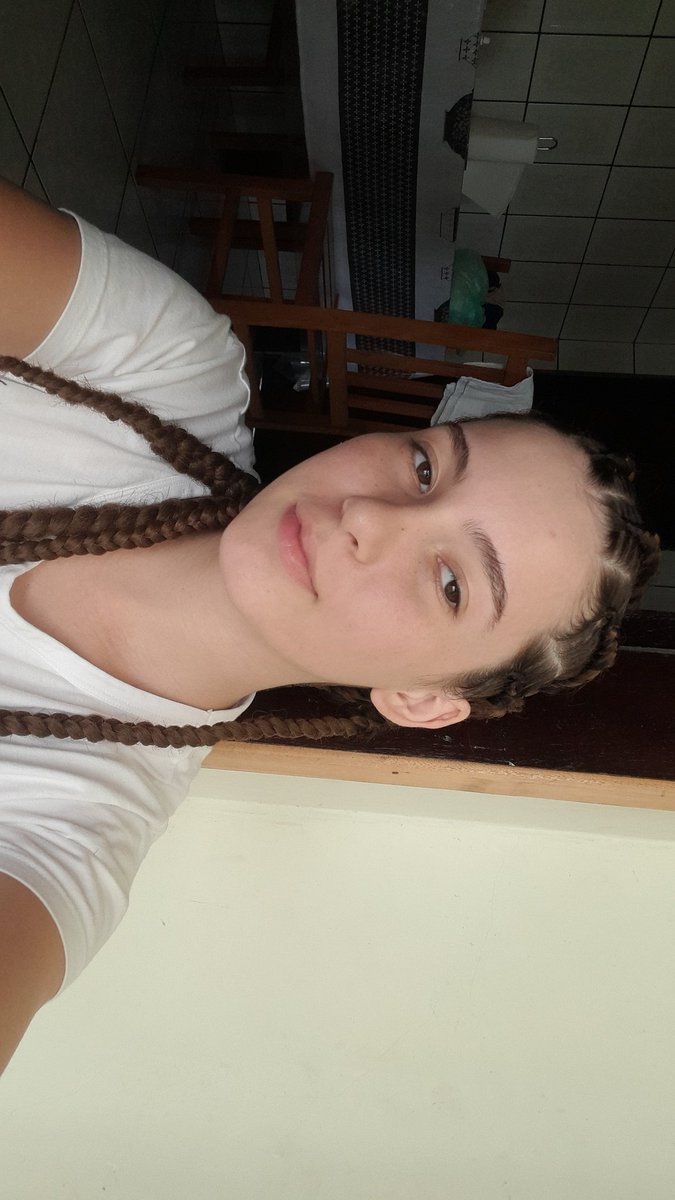mariamelo_e's tweet photo. como dizem: mente vazia, oficina da mudança de cabelo https://t.co/OMevNy3Qeg