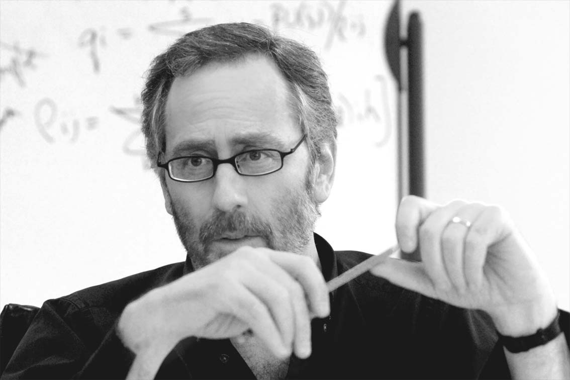 This is David Shaw.

He’s the billionaire hedge fund manager nicknamed “King of the Quants”.

Over his time, he was part of the highest-performing funds,

Exploiting inefficiencies like none other.

Here's how he created billions in wealth: