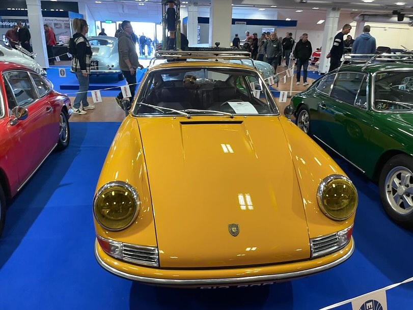 CarManToday's tweet photo. Posted @withregram • @spit_nolan Charles @aircooledapparel ‘s 912 was looking great at #Volksworldshow on its #group4wheels Campi’s
#5x130 #911backdate #911carrera #911classic #911outlaw #911r #911rsr #911st #911swb #aircooled #classicporsche #drivetastefully #flat6 https://t.co/hqmt47jkLM