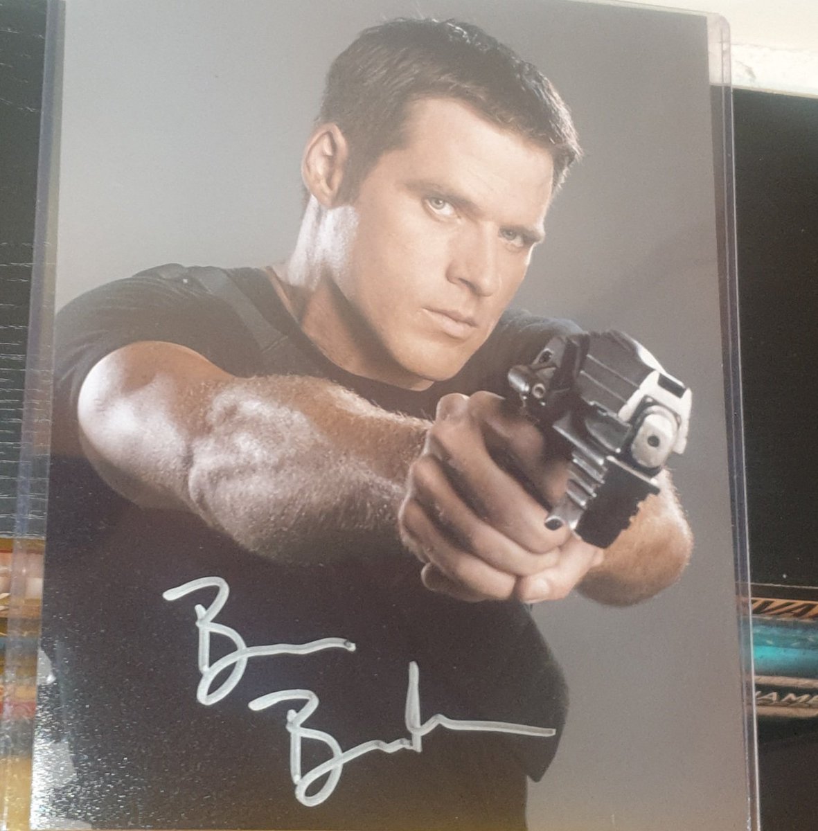 John_Daniel86's tweet photo. Watching @farscape on @watchshouttv ive had to go through my collection what a show !!  #farscape #frellyeah https://t.co/GWZ3xqo2ua