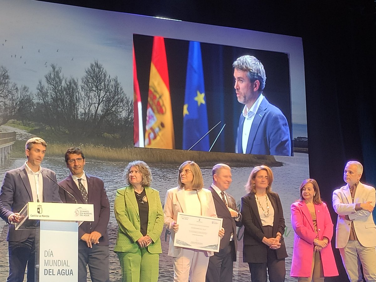 ACMA_UAH's tweet photo. Ayer fue un día de celebración. El proyecto "Guardianes del Tajo", en el que nuestro grupo participa, fue uno de los tres premiados en la gala organizada por @DSostenibleCLM en Daimiel con motivo del #DíaMundialDelAgua. ¡Estamos muy contentos y agradecidos por el reconocimiento! https://t.co/goMq2OzR6x
