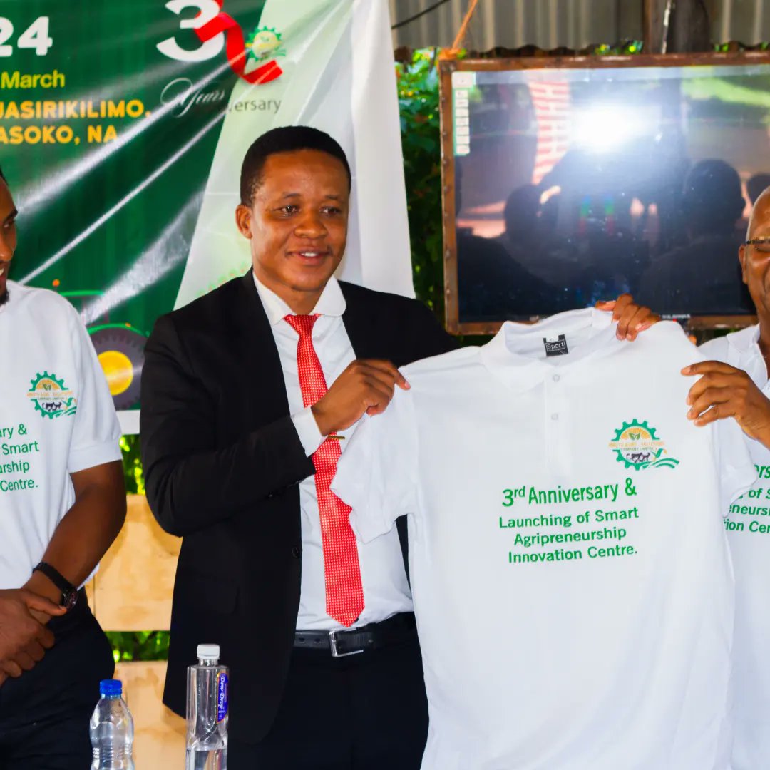 PhilipoMrutu's tweet photo. Thanks to God for this new role of becoming ambassador of African Food and Agriculture Systems through African Food Change Makers(AFC).

I feel very honoured to take this position for transforming Agriculture in Africa to be more resilient &amp; sustainable to feed the world🌎.
@#AFC https://t.co/Gf1tuVv4fX