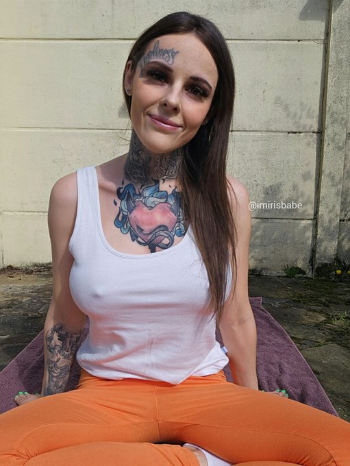 It's time for yogaaaa ❣️ https://t.co/r4NMU5RfIR