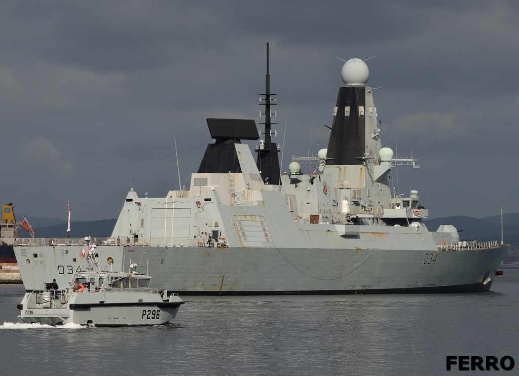 HMS DAGGER P296 during her recent escort of the departing RN destroyer HMS DIAMOND #ships #shipping #shipspotting #naval @RNGibSqn @MODGibraltar @air_intel @WarshipCam 
@NavyLookout #RoyalNavy @seawaves_mag
#navy