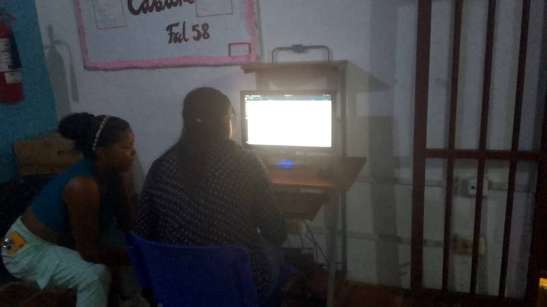 danielasocialis's tweet photo. Apoyo a la comunidad en creación de correo electrónico para el censo unimujer #Fal58 #CienciaParaLaVida
@LaRosaInfoVE
@Carmen_Vzl https://t.co/UcKNHlrSDh