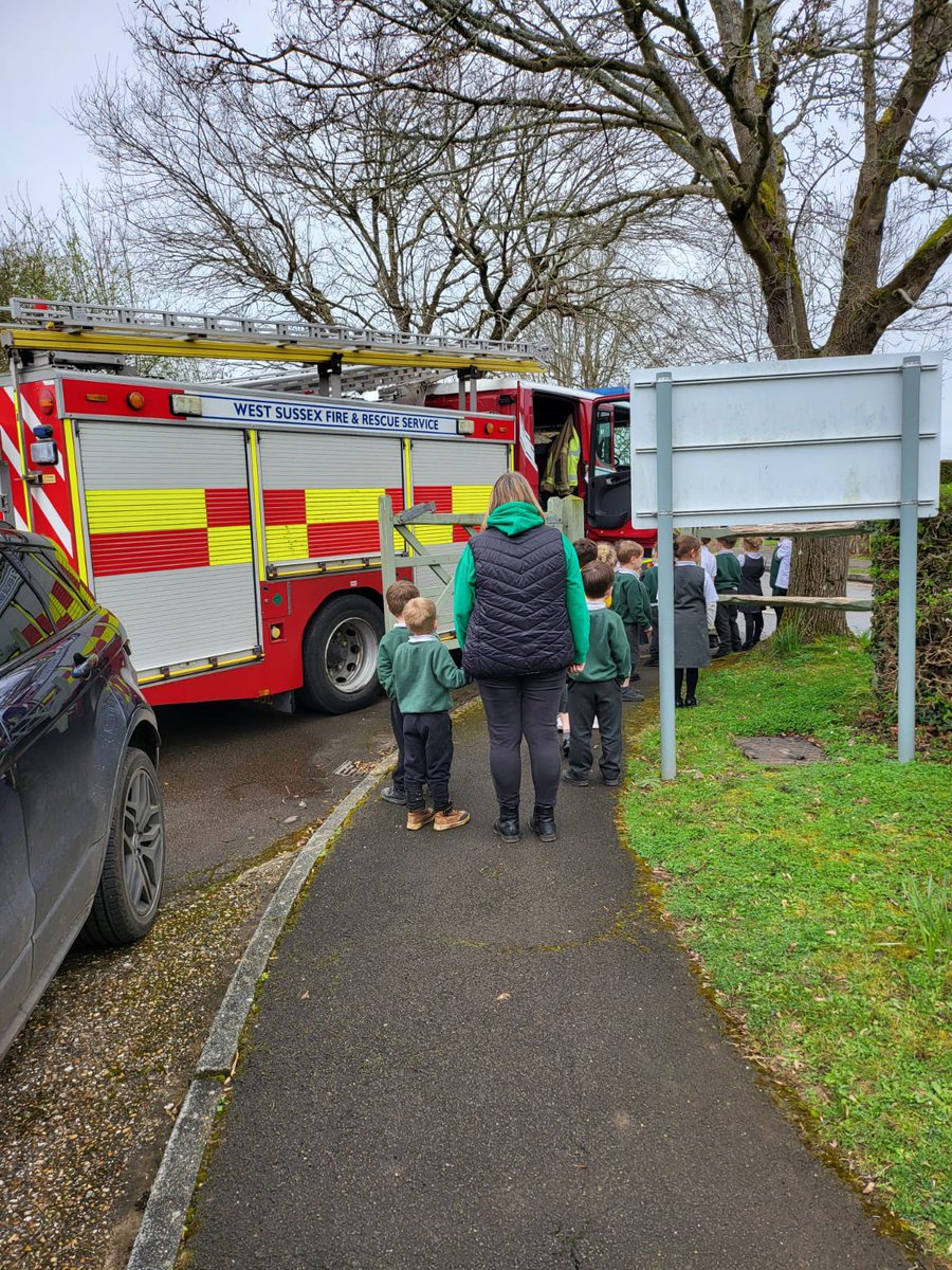 Billingshurst Fire Station tweet media