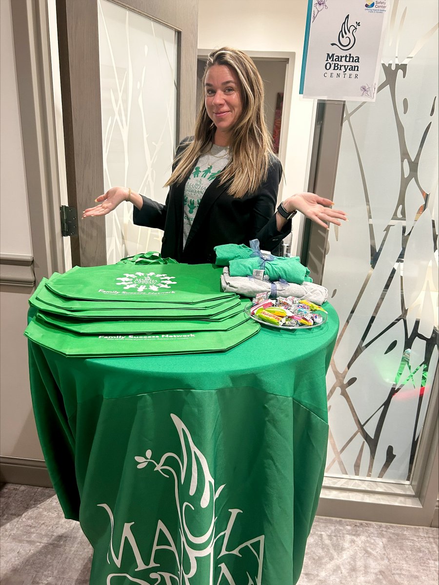 MarthaOBryanCtr's tweet photo. Please join #MarthaOBryanCenter in congratulating the #OfficeofFamilySafety on their five year anniversary!! As part of the celebration, #MOBC's own Paije and Christina had a table there today at the #FamilySafetyCenter. @OFSNashville, we are grateful for you! https://t.co/iIfuCZb43Q
