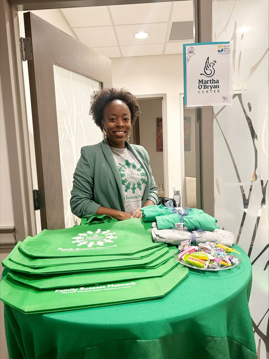 MarthaOBryanCtr's tweet photo. Please join #MarthaOBryanCenter in congratulating the #OfficeofFamilySafety on their five year anniversary!! As part of the celebration, #MOBC's own Paije and Christina had a table there today at the #FamilySafetyCenter. @OFSNashville, we are grateful for you! https://t.co/iIfuCZb43Q