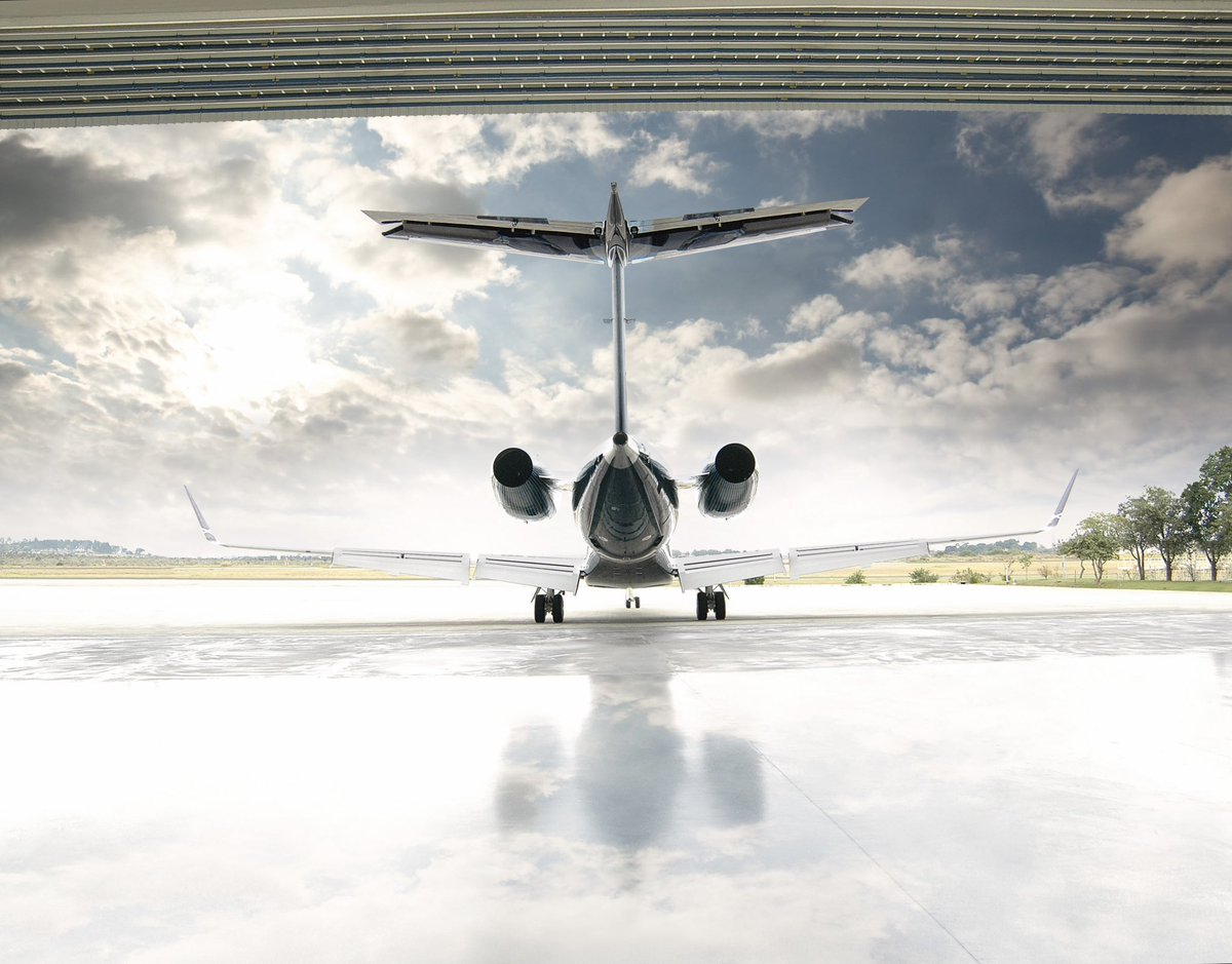 lunajets's tweet photo. ✨ Which interior setting would you choose: the warm and cozy or the sleek and modern? 🛩️ - Embraer Legacy 600

#privatejet #LuxuryTravel #bizav #lunajets https://t.co/G93tUCKSWK