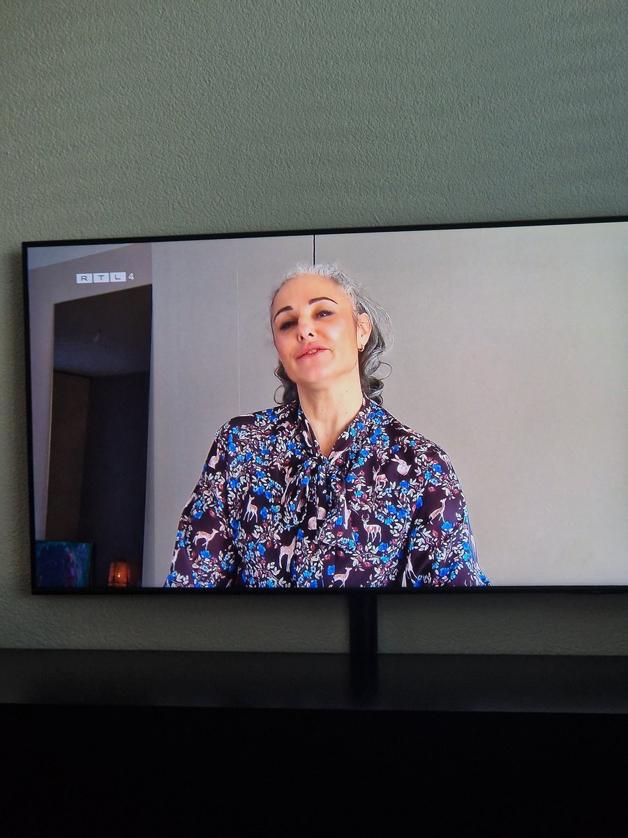 NICKSCF_LOYAL's tweet image. Te vaak witten..  verboden!want niet duurzaam🤭..waar zit ik heen te kijken🤔🤡🤣
#rtl4
#ehet 
#samara