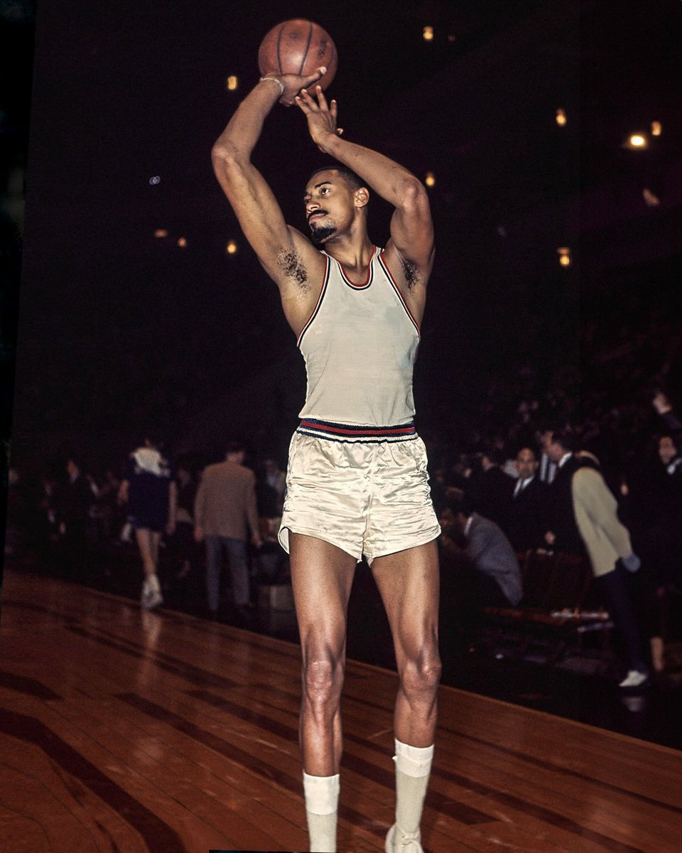 rootsoffight's tweet image. Name anybody. The very best players of all time — Kobe, Mike, Lebron. None of them scored 100 in a single game. Not like Wilt Chamberlain.

Not just a basketball legend, but the creator of basketball legends. That’s Wilt.

#100pointgame #BasketballHistory
rootsof.co/wiltT